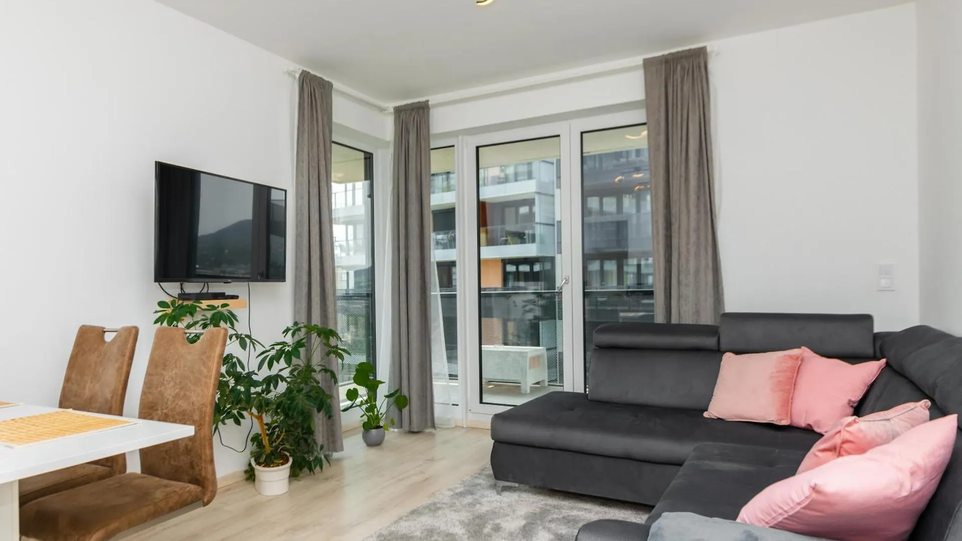 Waterfront City Apartments By Urbanrent Budapest